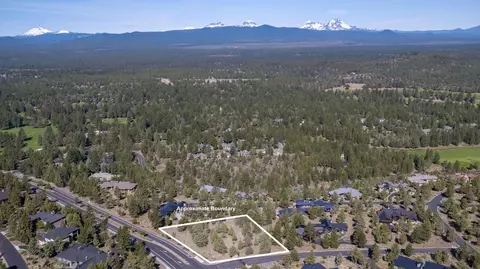 3700 NW Perspective Dr, Bend, OR 97703 photo 9