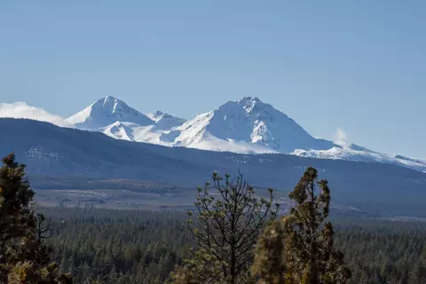 3700 NW Perspective Dr, Bend, OR 97703