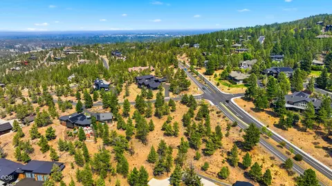 3700 NW Perspective Dr, Bend, OR 97703 photo 2