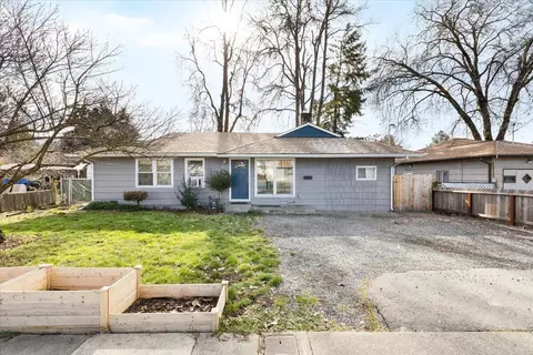 865 SE M St, Grants Pass, OR 97526