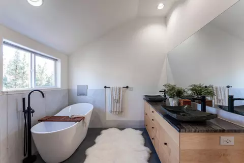 Bath - 615 NW Riverfront St, Bend, OR 97703 photo 1 of 2