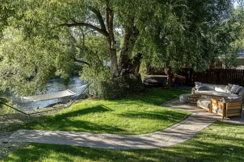 Exterior - 615 NW Riverfront St, Bend, OR 97703 photo 3 of 6