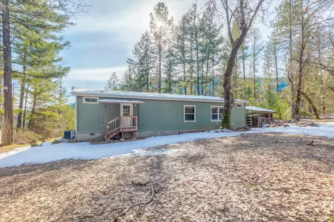 124 Elk Creek Rd, Trail, OR 97541