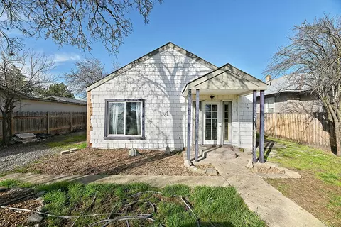 537 Laurel St, Central Point, OR 97502