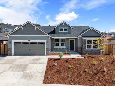 2752 Pronghorn Ln, Medford, OR 97504