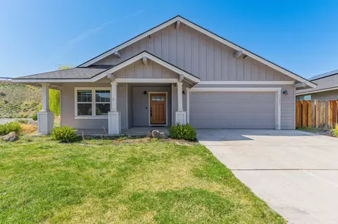 1641 NE 3rd Ct, Redmond, OR 97756