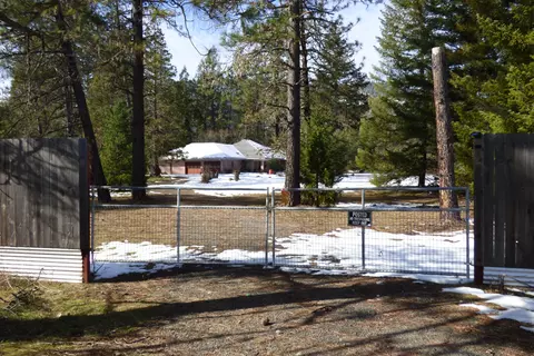 230 Burch Dr, Cave Junction, OR 97523