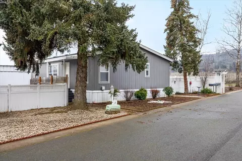 3700 Bellinger Ln #2, Medford, OR 97501