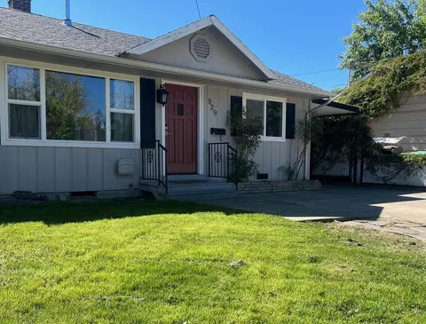 929 Mt Pitt Ave, Medford, OR 97501
