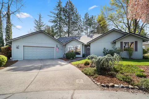 2494 Republic Way, Medford, OR 97504