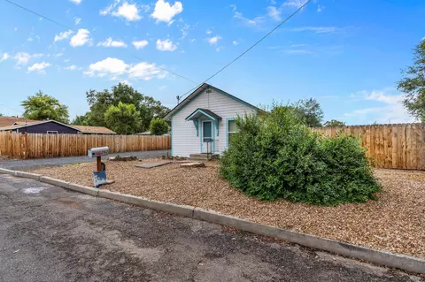 292 SE 9th St, Madras, OR 97741