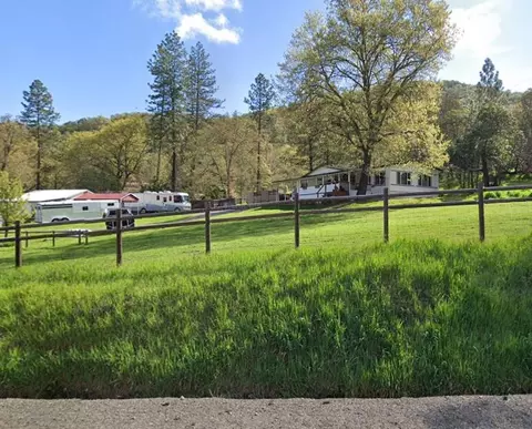 1223 Galls Creek Rd, Gold Hill, OR 97525