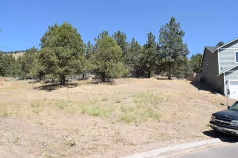 1265 Honey Locust Dr, Klamath Falls, OR 97601