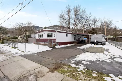 1002 Talent Ave, Talent, OR 97540