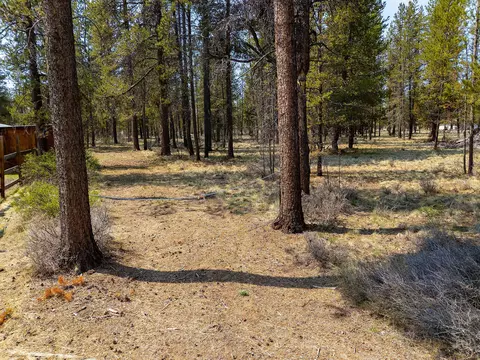 53011 Loop Dr, La Pine, OR 97739 photo 3
