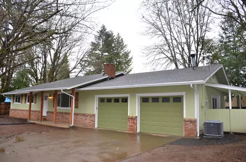 329 S Kerby Ave, Cave Junction, OR 97523