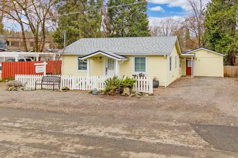 225 W D St, Jacksonville, OR 97530