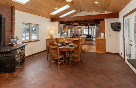 67040 Rock Island Ln, Bend, OR 97703