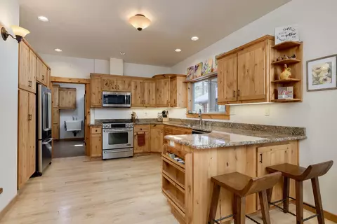 Kitchen - 14243 Whitewater Loop, La Pine, OR 97739 photo 2 of 3