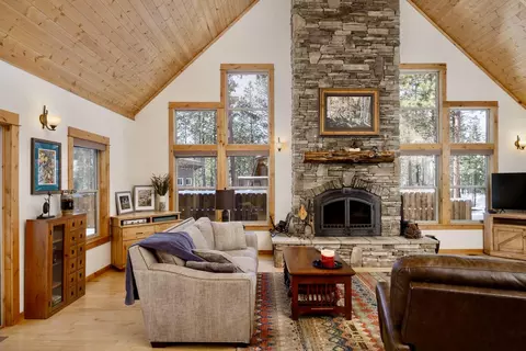 Living - 14243 Whitewater Loop, La Pine, OR 97739 photo 2 of 4