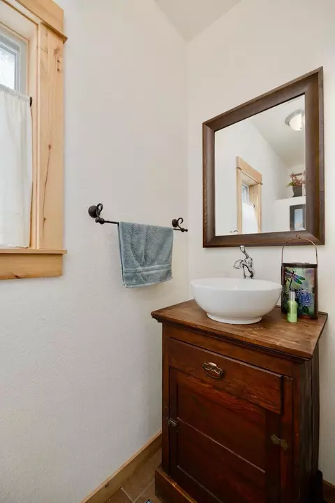 Bath - 14243 Whitewater Loop, La Pine, OR 97739 photo 4 of 4