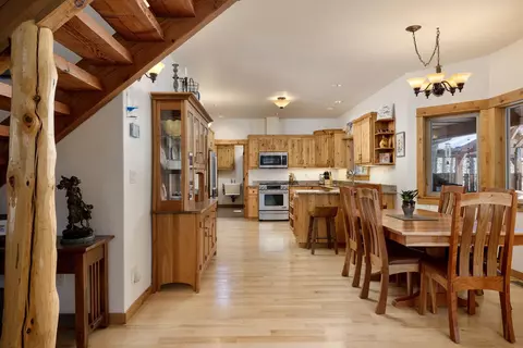 Dining - 14243 Whitewater Loop, La Pine, OR 97739 photo 2 of 2