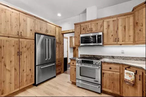 Kitchen - 14243 Whitewater Loop, La Pine, OR 97739 photo 3 of 3
