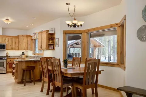 Dining - 14243 Whitewater Loop, La Pine, OR 97739 photo 1 of 2