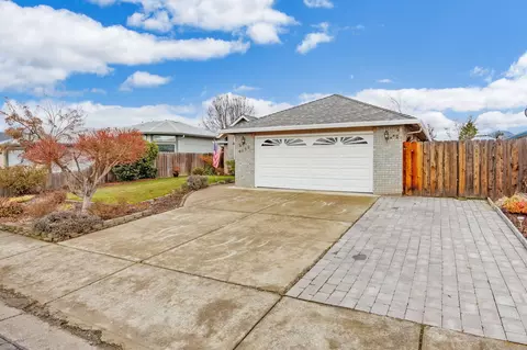 1182 Marilee St, Central Point, OR 97502