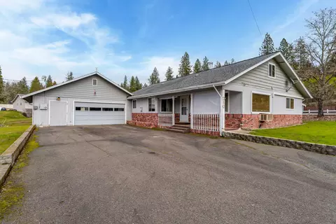 310 Morris Ln, Grants Pass, OR 97527