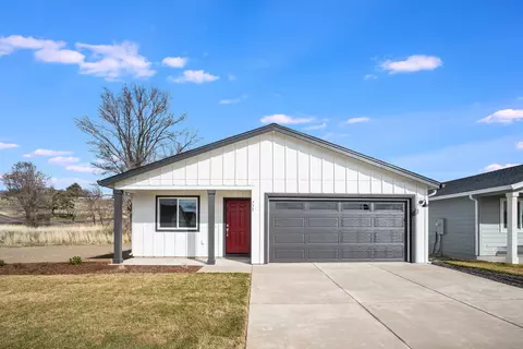 775 NE 16th St, Madras, OR 97741