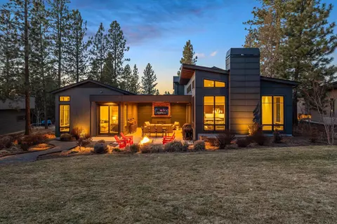 19477 Bainbridge Ct, Bend, OR 97702 photo 2