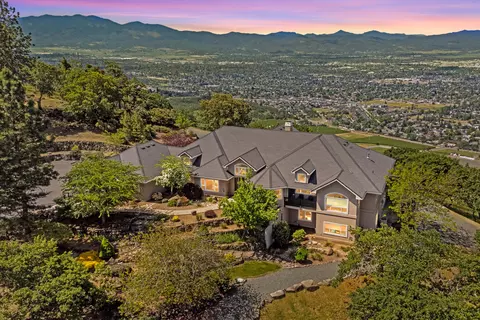 3866 Manzanita Heights Dr, Medford, OR 97504