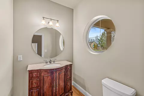 Bath - 124 Bellerive Dr, Eagle Point, OR 97524 photo 6 of 6