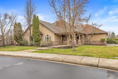Exterior - 124 Bellerive Dr, Eagle Point, OR 97524 photo 2 of 10