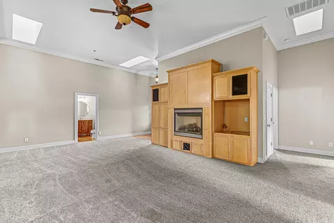 Living - 124 Bellerive Dr, Eagle Point, OR 97524 photo 4 of 6