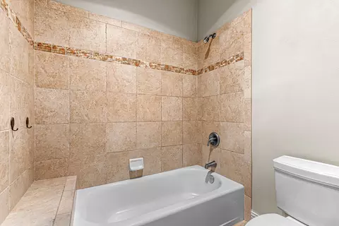 Bath - 124 Bellerive Dr, Eagle Point, OR 97524 photo 5 of 6