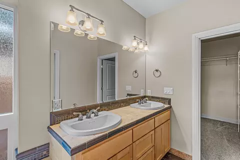Bath - 124 Bellerive Dr, Eagle Point, OR 97524 photo 3 of 6