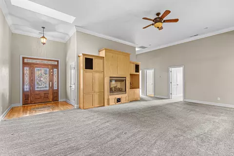 Living - 124 Bellerive Dr, Eagle Point, OR 97524 photo 3 of 6