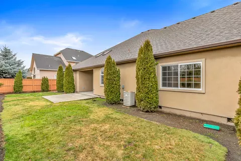 Exterior - 124 Bellerive Dr, Eagle Point, OR 97524 photo 9 of 10