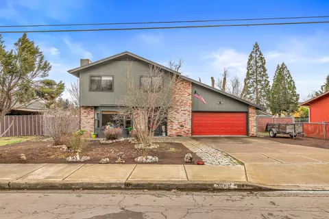 2556 Dellwood Ave, Medford, OR 97504