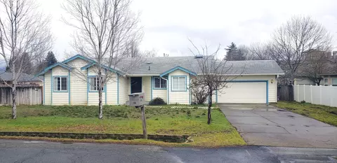 1399 Shady Ln, Grants Pass, OR 97527