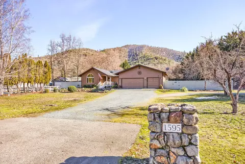 1595 Rogue River Hwy, Gold Hill, OR 97525