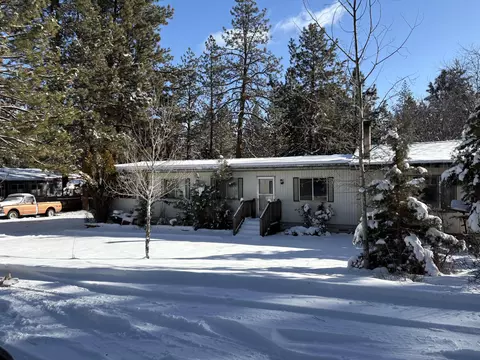 60914 Duke Ln, Bend, OR 97702 photo 2