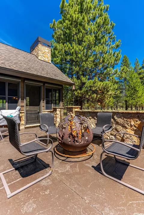 Exterior - 56545 Sunstone Loop #121, Bend, OR 97707 photo 10 of 17