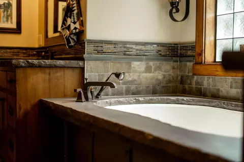 Bath - 56545 Sunstone Loop #121, Bend, OR 97707 photo 6 of 15