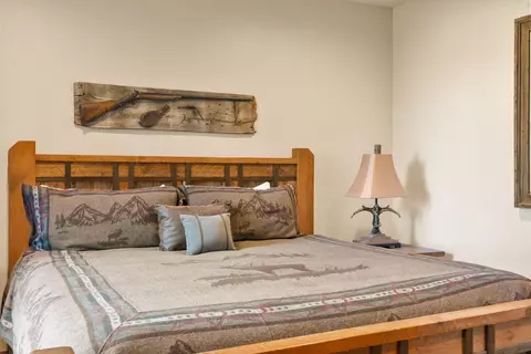 Bedroom - 56545 Sunstone Loop #121, Bend, OR 97707 photo 12 of 13