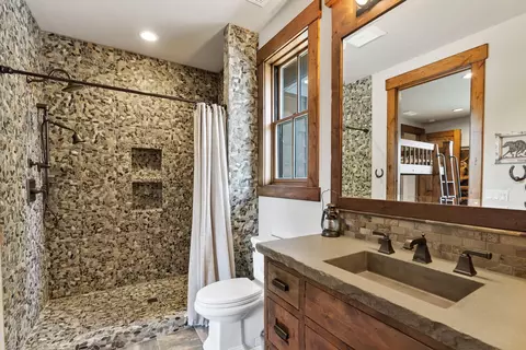 Bath - 56545 Sunstone Loop #121, Bend, OR 97707 photo 4 of 15