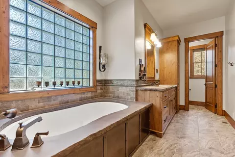 Bath - 56545 Sunstone Loop #121, Bend, OR 97707 photo 10 of 15