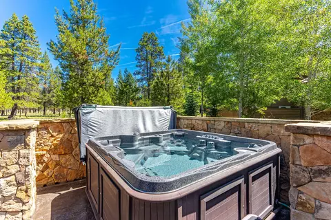 Exterior - 56545 Sunstone Loop #121, Bend, OR 97707 photo 9 of 17